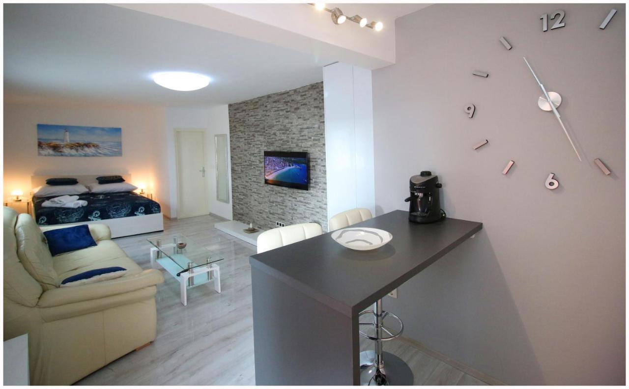 Apartments Eva Примоштен Экстерьер фото