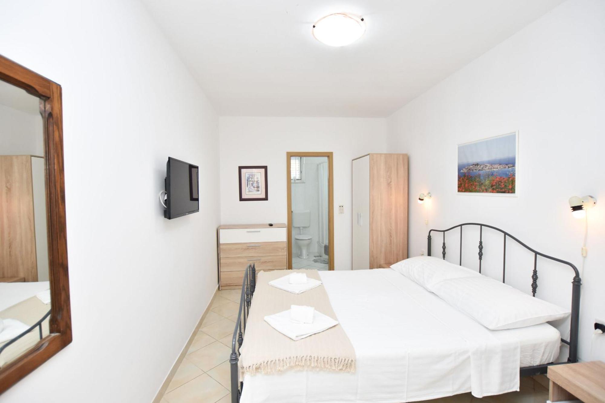 Apartments Eva Примоштен Экстерьер фото