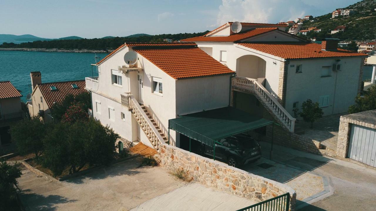 Apartments Eva Примоштен Экстерьер фото