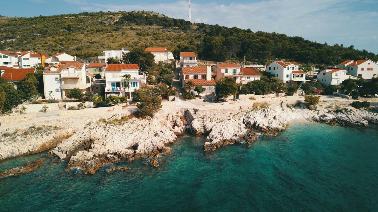 Apartments Eva Примоштен Экстерьер фото